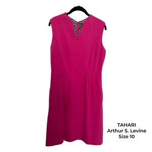GORGEOUS - EXCELLENT condition TAHARI Women's fuchsia dress size 10